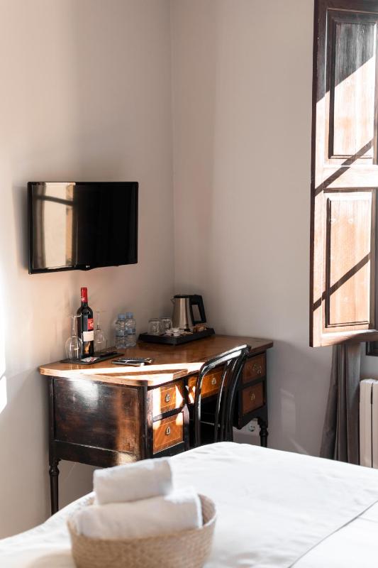 Twin Room image 4
