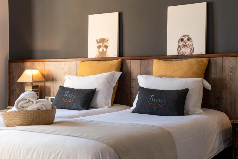 Twin Room image 3