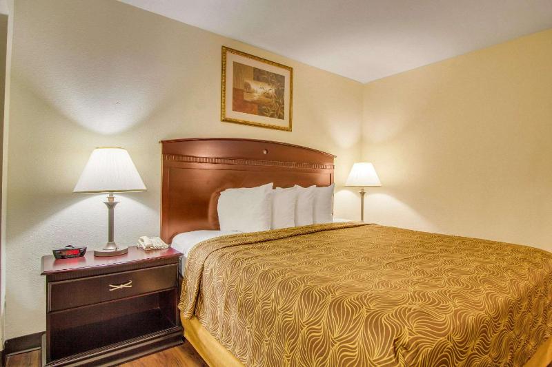 King Suite - Accessible/Non-Smoking image 1