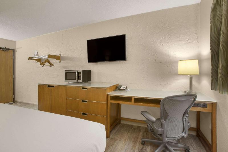 Standard King Room - Non-Smoking  image 2