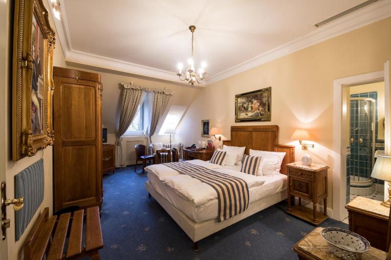 Single Room image 3