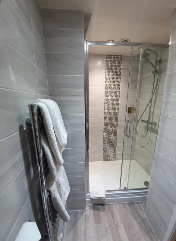 Family Room with Shower image 3