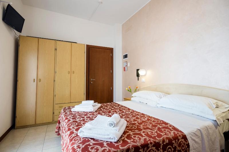 Double or Twin Room with Balcony image 3