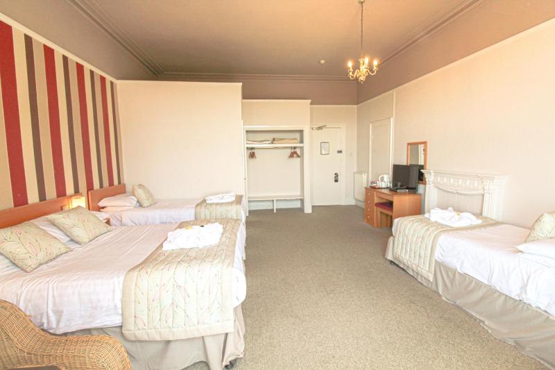 Triple Room (3 Adults or 2 Adults + 1 Child) image 4