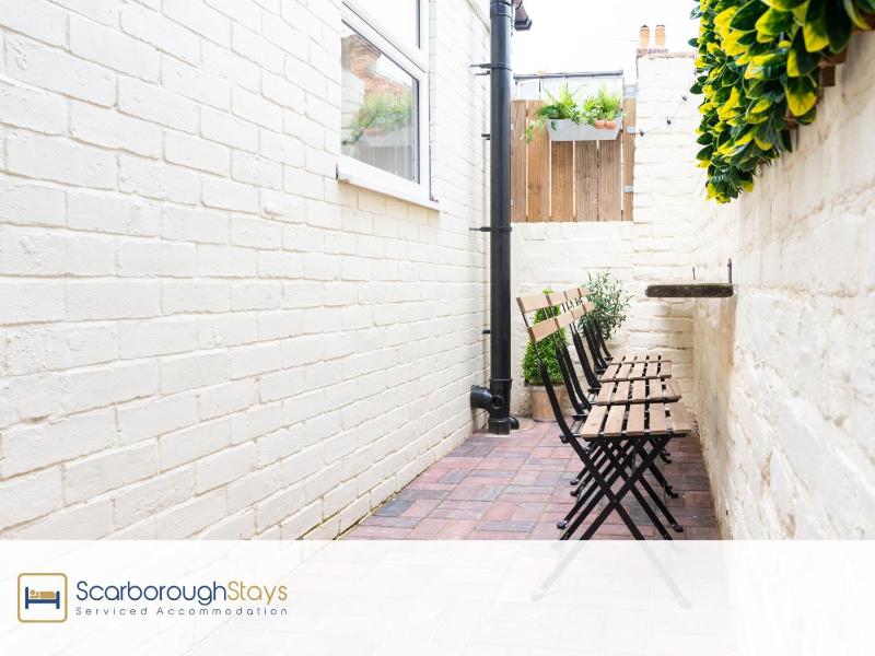Scarborough Stays - Trafalgar Lodge - 4 bedroomed house - Free Parking - image 10