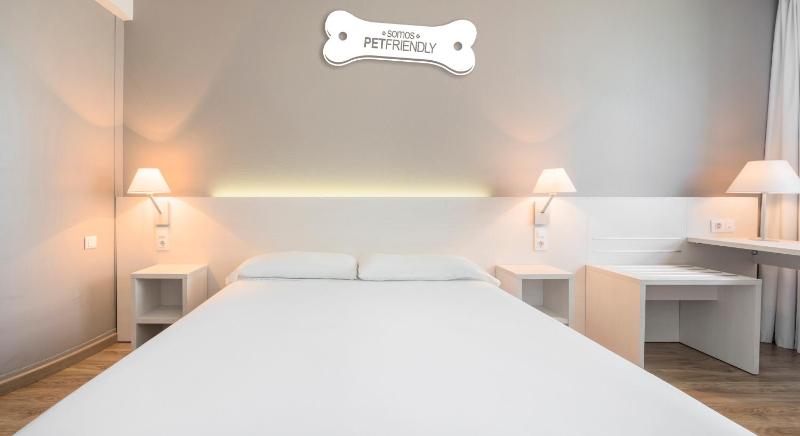 Twin Room Pet Friendly image 3