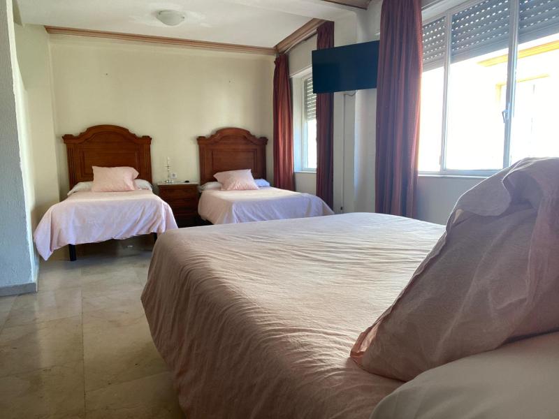 Triple Room with A/C image 3