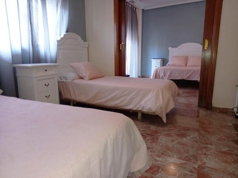 Quadruple Room with Fan and Heating image 1