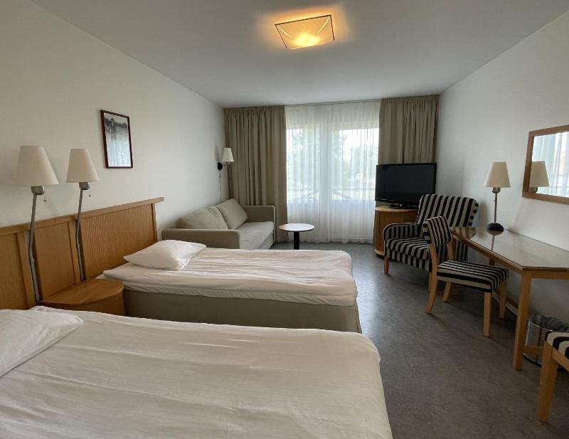 Double Room with Patio image 3