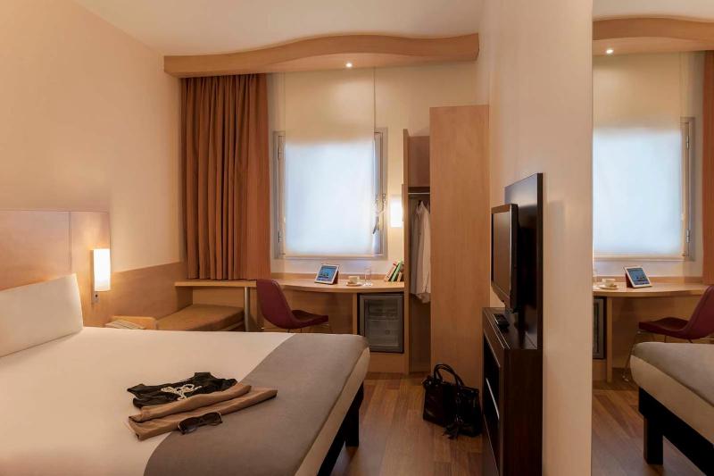 Standard Double Room image 2