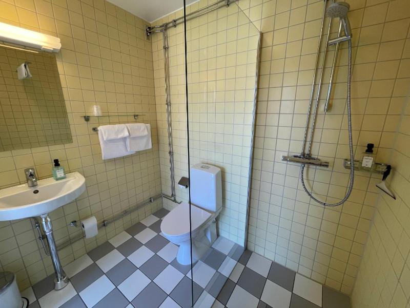 Double Room with Patio image 3