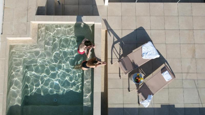 Double room with terrace and private pool image 3