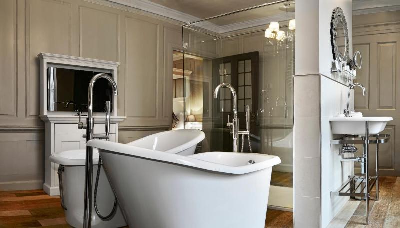 Premier Suite image 4