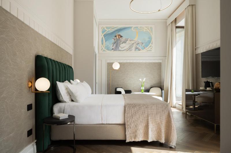 Junior Suite with City View image 4