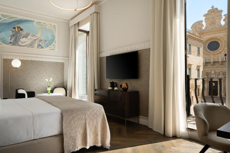 Junior Suite with City View image 1