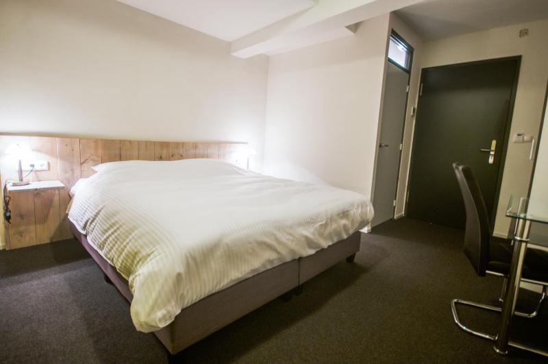 Double Room with Private Bathroom image 4