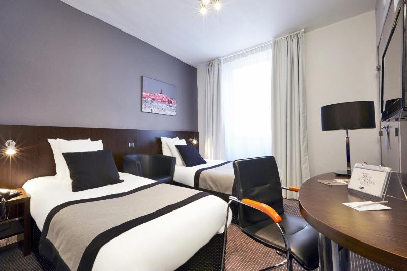 Twin Room image 1