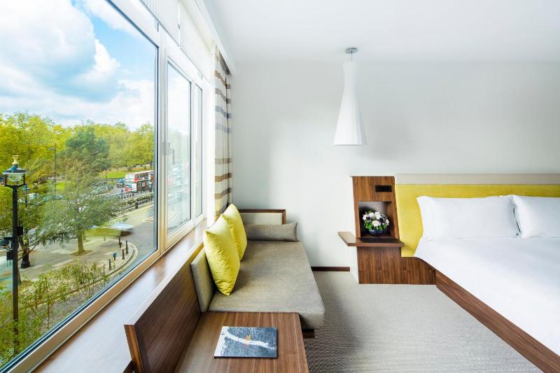 Superior Metropolitan Park Double Room image 4
