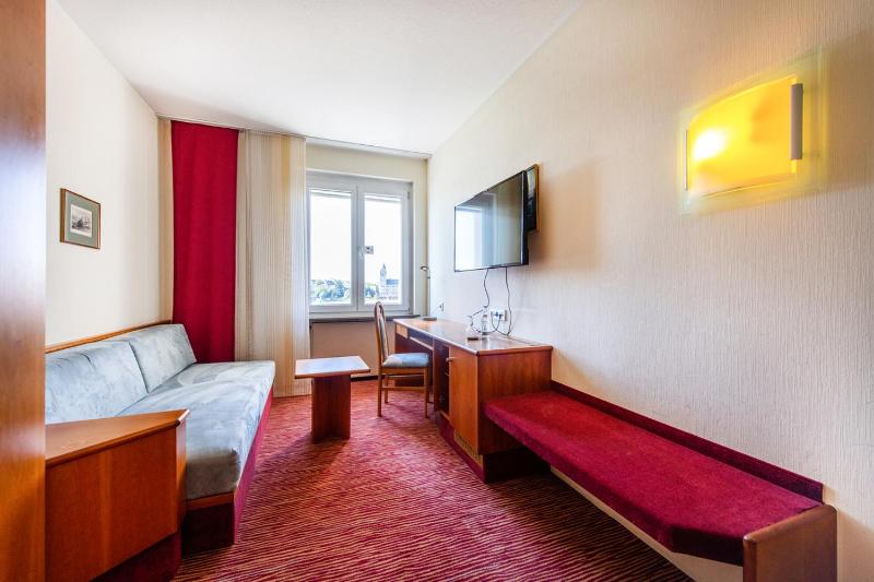 Single Room image 4