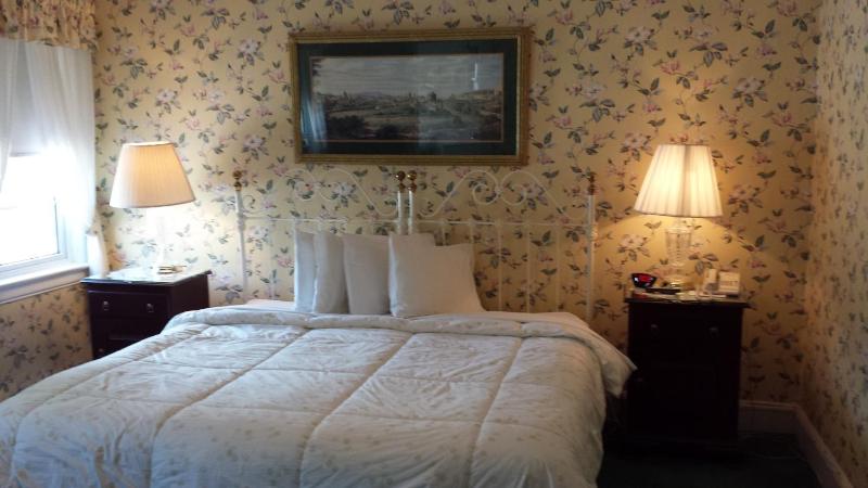 Deluxe King Room image 2