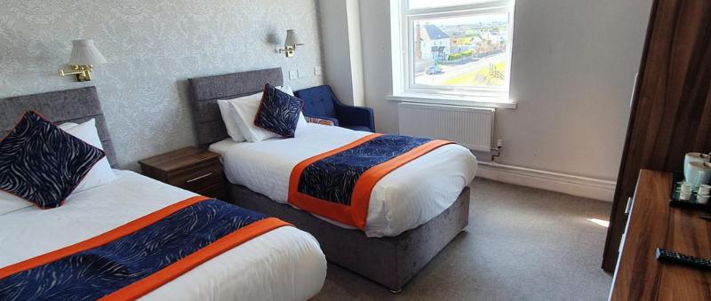 Twin Room with Coastal View image 4