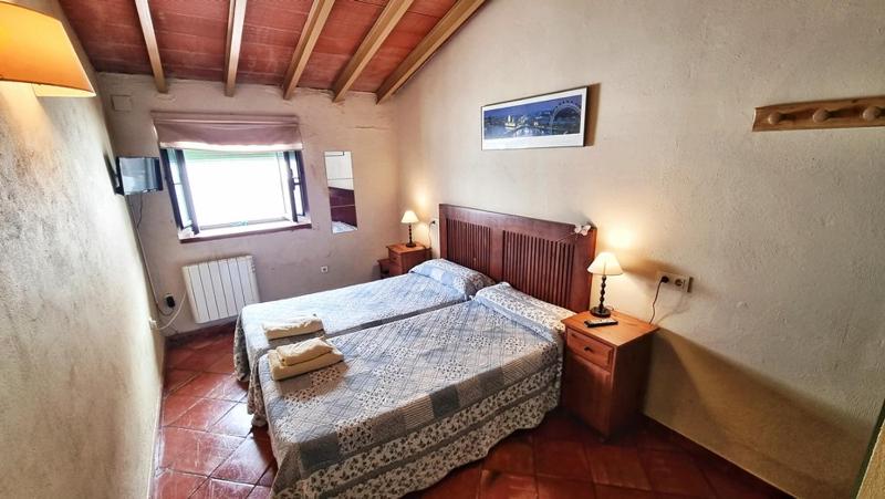 Double Room with Shared Bathroom image 3