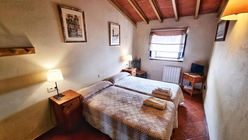 Double Room with Shared Bathroom image 4