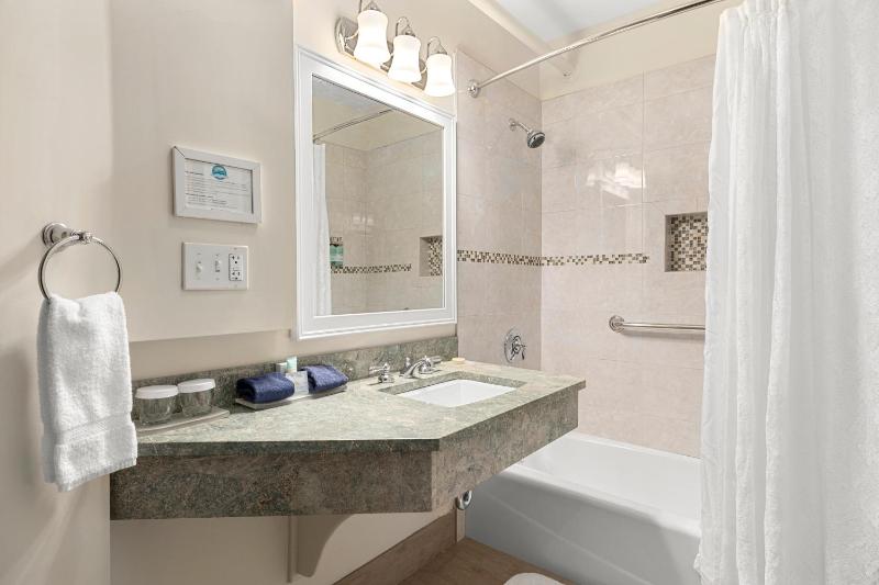 Deluxe Queen Room with Two Queen Beds image 2