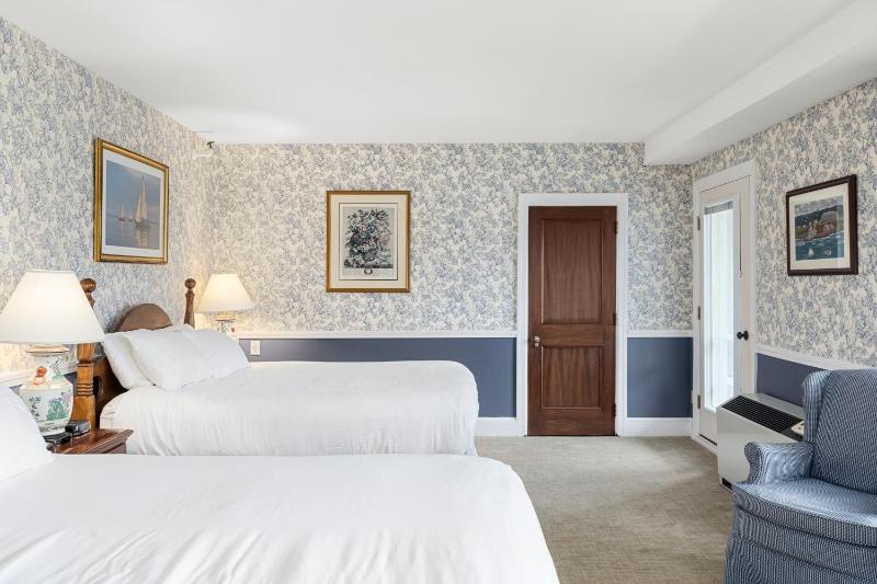 Deluxe Queen Room with Two Queen Beds image 1