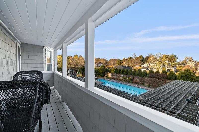 Deluxe Queen Room with Two Queen Beds image 4