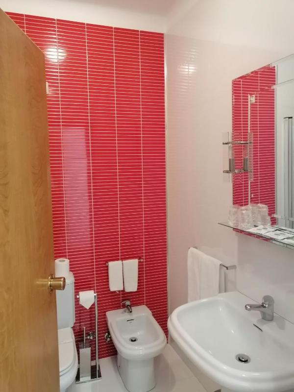 Double Room image 3
