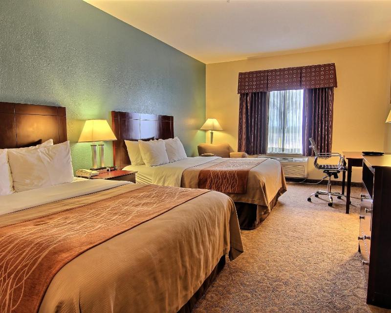 Queen Room with Two Queen Beds - Non-Smoking image 3