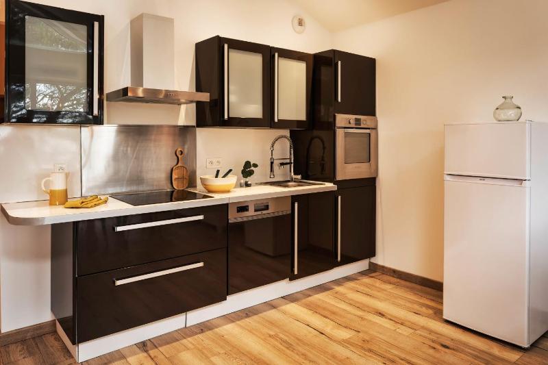 MAMITA 2 beautiful spacious and bright apartment T4 74m 18m of terrace - image 12