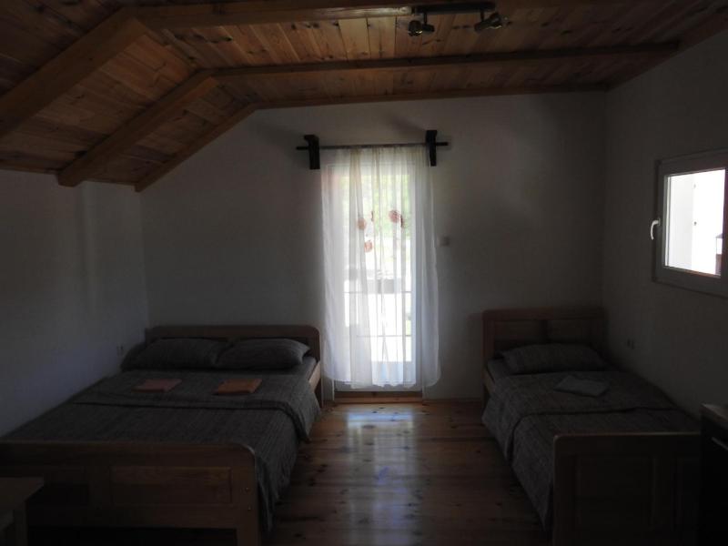 Triple Room with Private Bathroom image 3