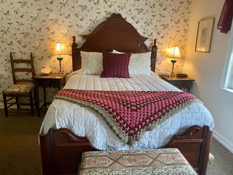 Deluxe Queen Room image 1
