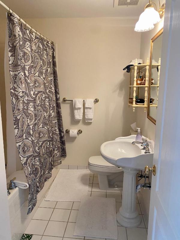Deluxe Queen Room image 2