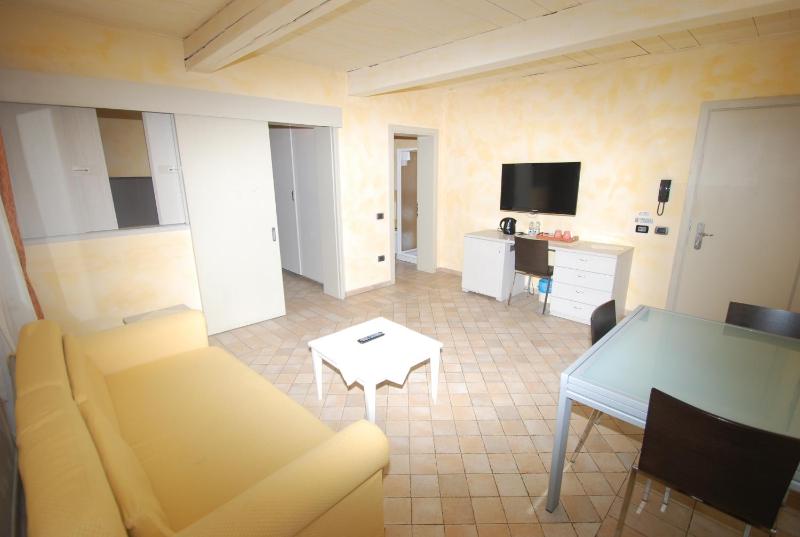 Superior Quadruple Room image 4