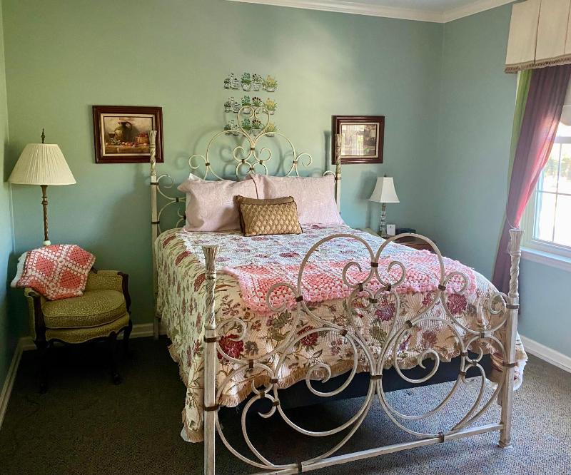 Deluxe Queen Room image 1