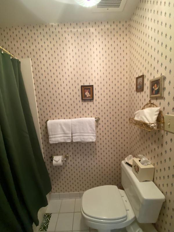 Deluxe Queen Room image 2