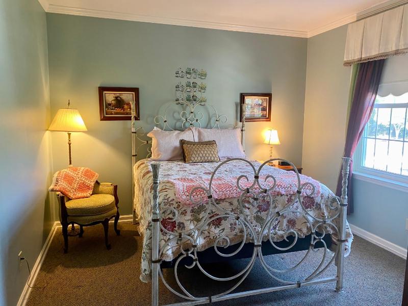 Deluxe Queen Room image 4