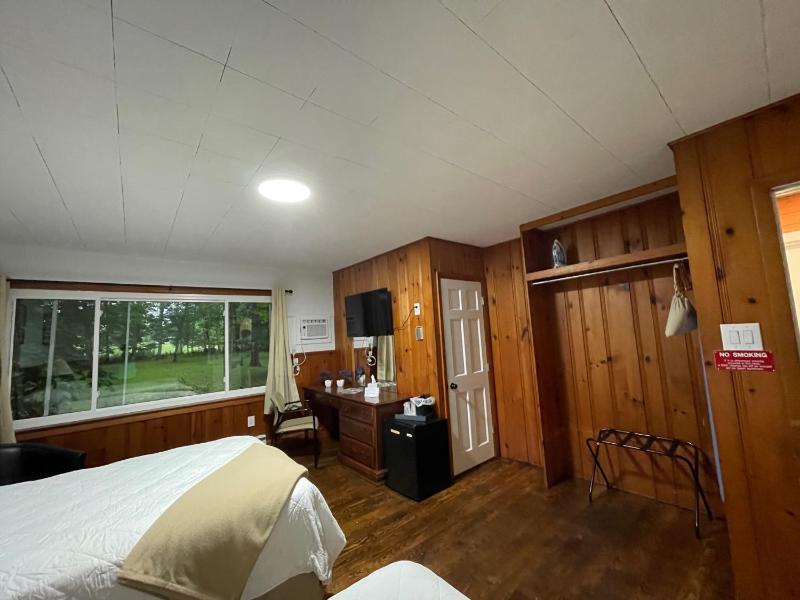 Queen Room image 3