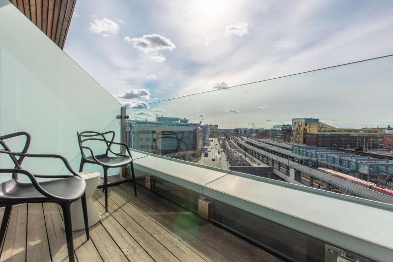 Standard Room with City View and Balcony image 4