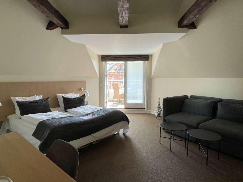 Junior Suite with King Bed and Sofa Bed - Non-Smoking image 1