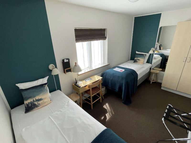 Standard Twin Room - Non-Smoking image 4