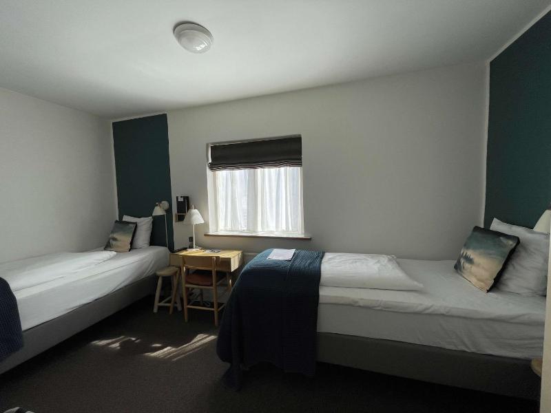 Standard Twin Room - Non-Smoking image 3