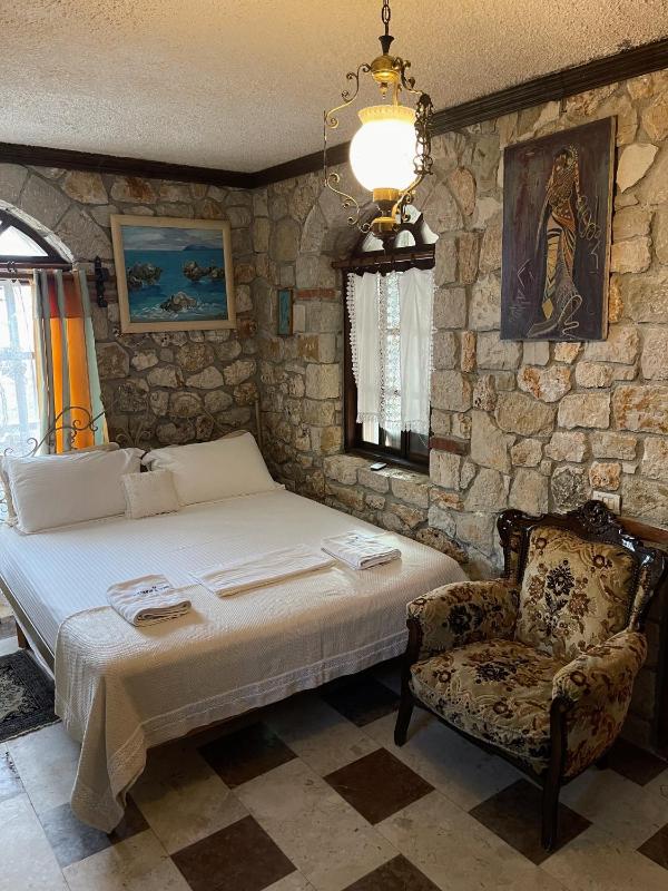 Double Room image 4