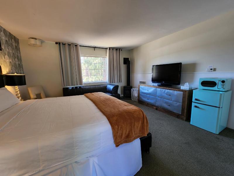 Deluxe King Room image 4