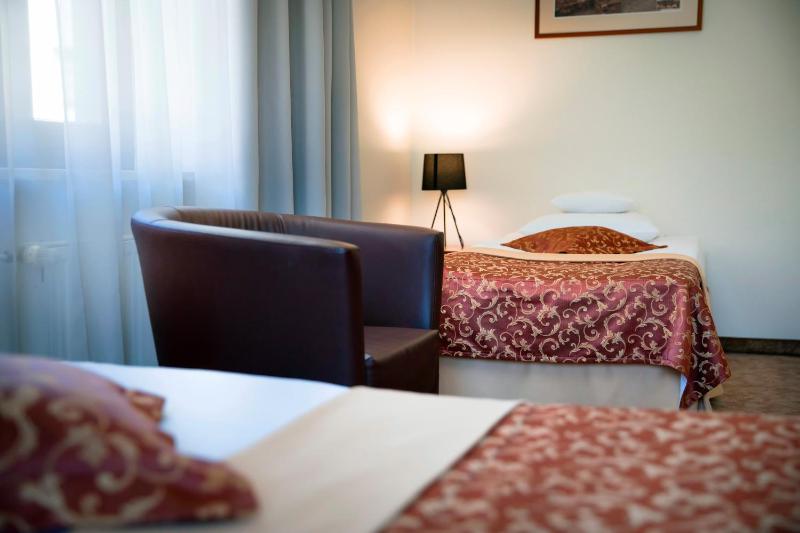 Standard Twin Room image 1