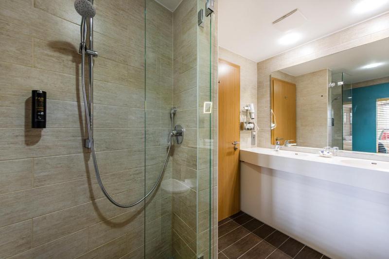 Superior Double Room with River View image 2