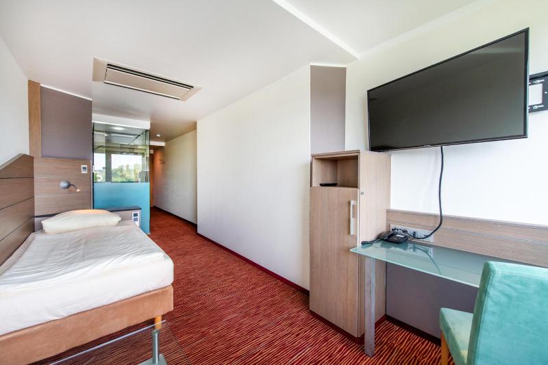 Superior Single Room with River View image 4